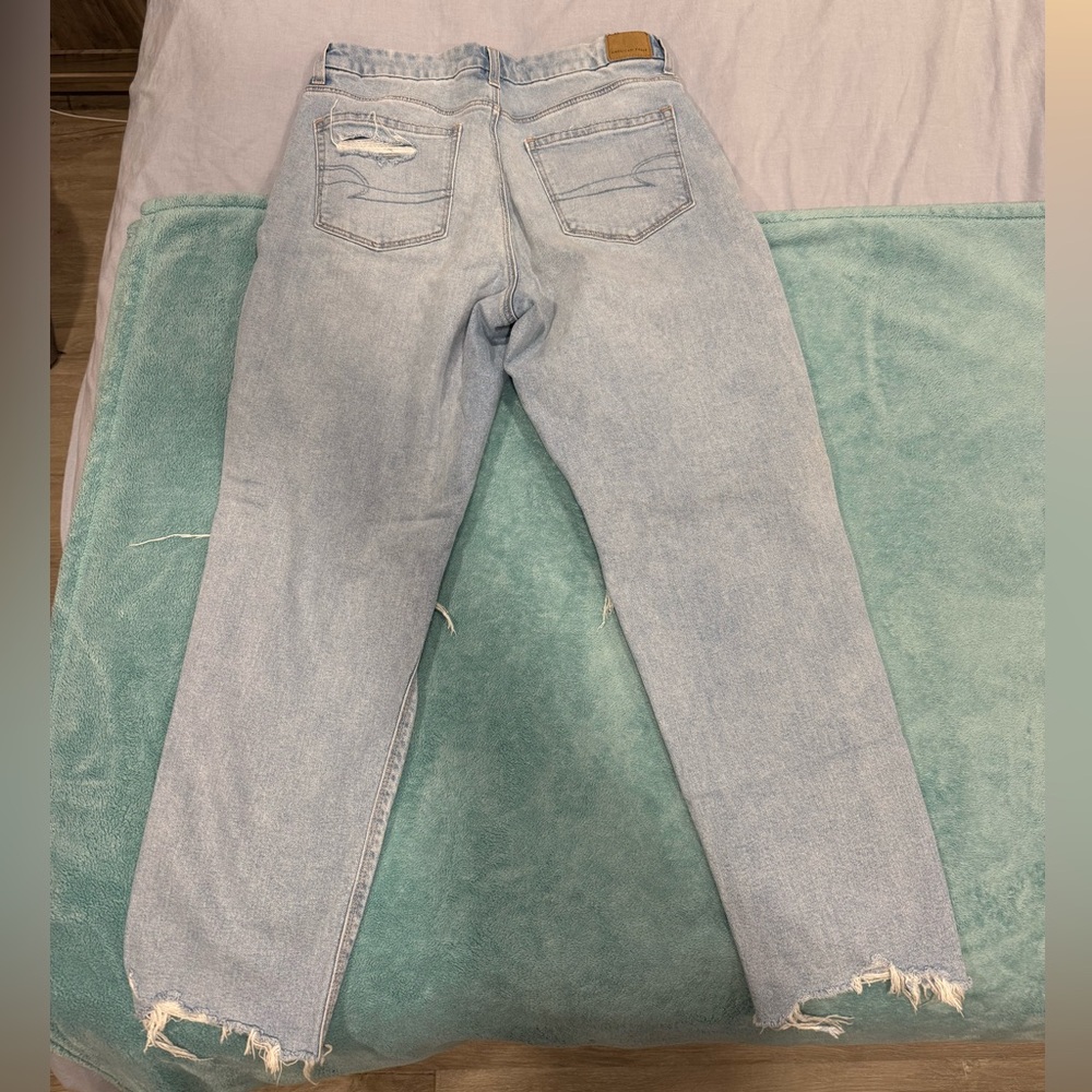 American Eagle Strigid Mom Jeans - Picture 2 of 4